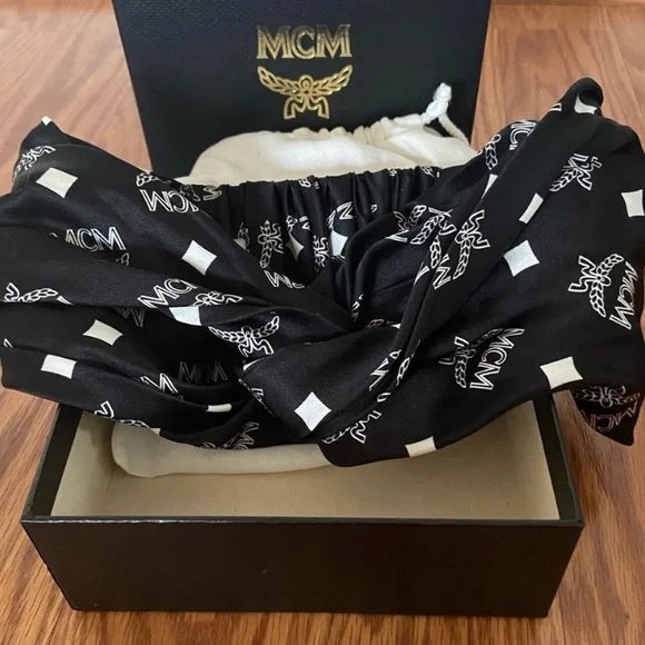 SOLD⛔️Authentic MCM SILK VISETOS diamonds Monogram print headband - Picture 4 of 12